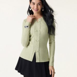 Geripptes Langarmshirt mit Froschknopfverschluss, Rundhalsausschnitt und Knopfleiste