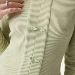 Alternative view of Geripptes Langarmshirt mit Froschknopfverschluss, Rundhalsausschnitt und Knopfleiste