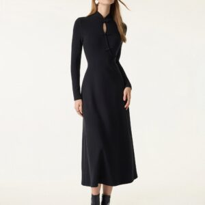 Auffälliges Midi-Kleid von Brami mit Stehkragen und Froschknopfleiste