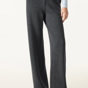 Mittelhohe, gerade geschnittene Schlupfhose mit Taschen